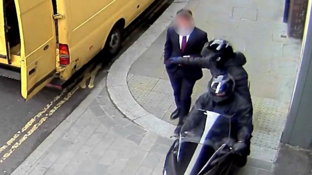 Moped Gangs Terrorize London In About 50 000 Crimes Per Year Polic