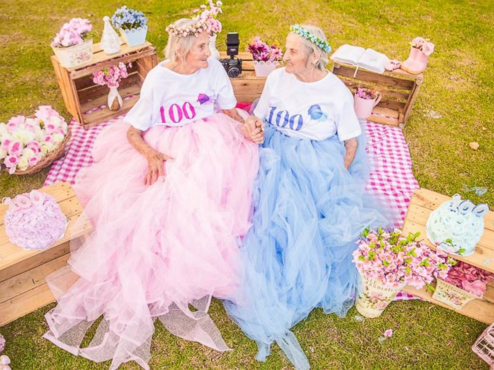 PHOTO:Brazilian twin sisters Maria Pignaton Pontin and Paulina Pignaton Pandolfi celebrated turning 100 on May 24 with a whimsical photo shoot.