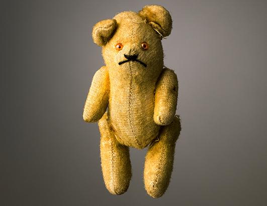 Nostalgic Portraits Of Beloved, Worn Stuffed Animals Picture | Much ...