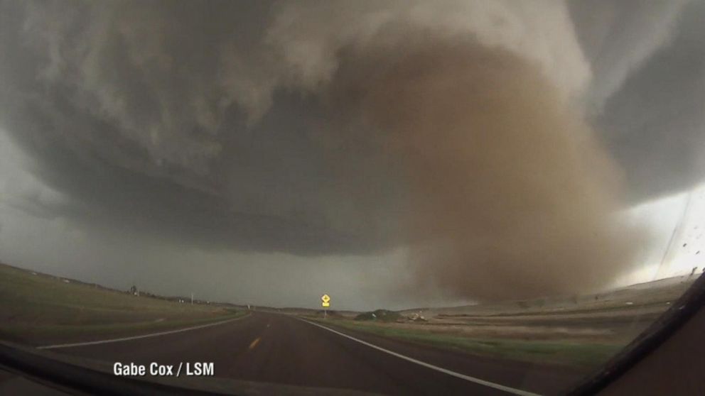 Massive Tornado Wows Storm Chasers In Texas – LPGLU