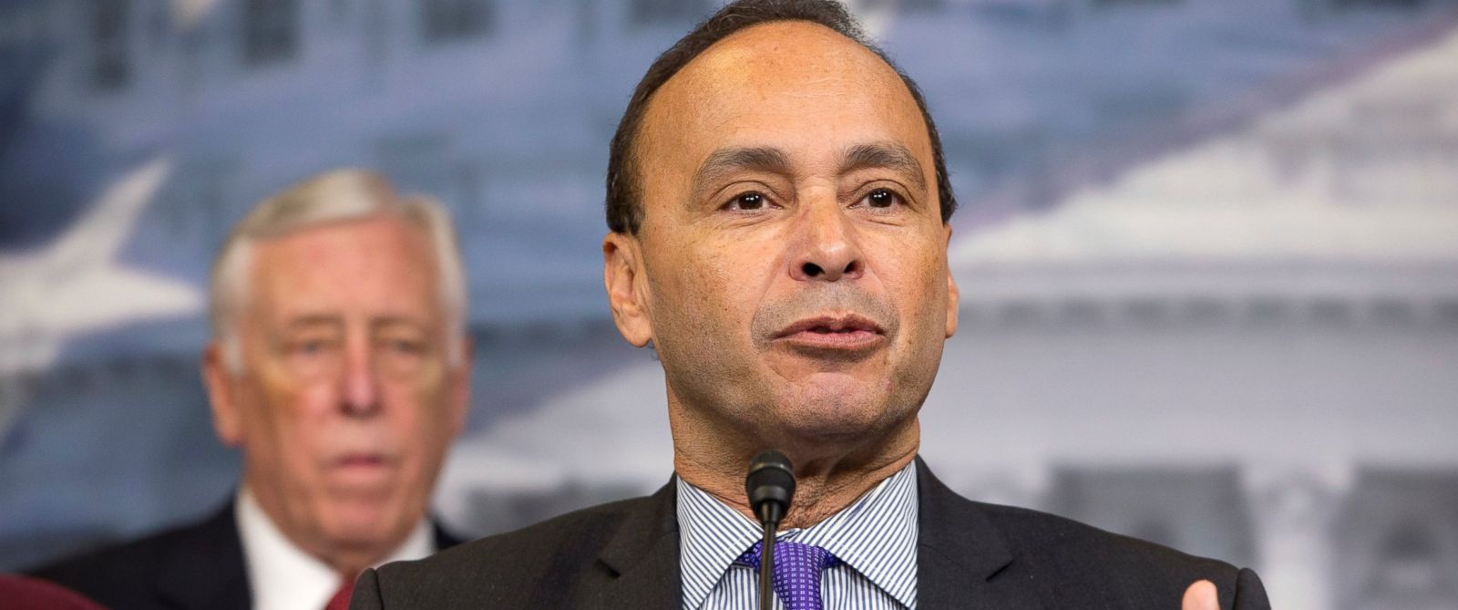 Illinois Rep. Luis Gutierrez allegedly handcuffed at ICE office - ABC News