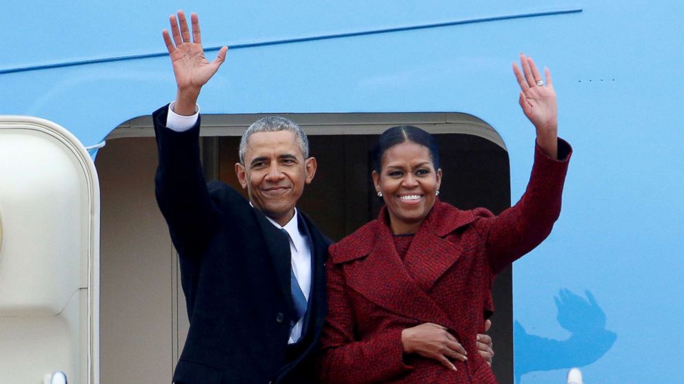 The Obamas ink a multiyear deal with Netflix picture