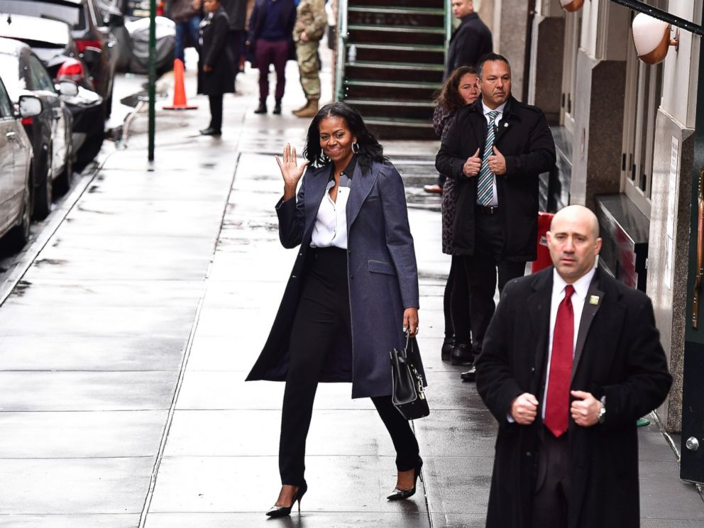 Barack and Michelle Obama meet Bono for lunch in NYC, diners applaud ...