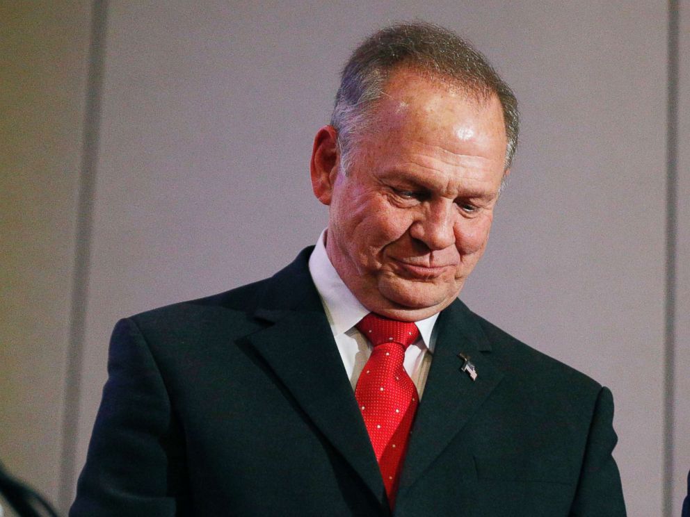   PHOTO: The former president of Alabama and candidate of the US Senate. UU Roy Moore pauses at a press conference on November 16, 2017 in Birmingham, Alabama. 