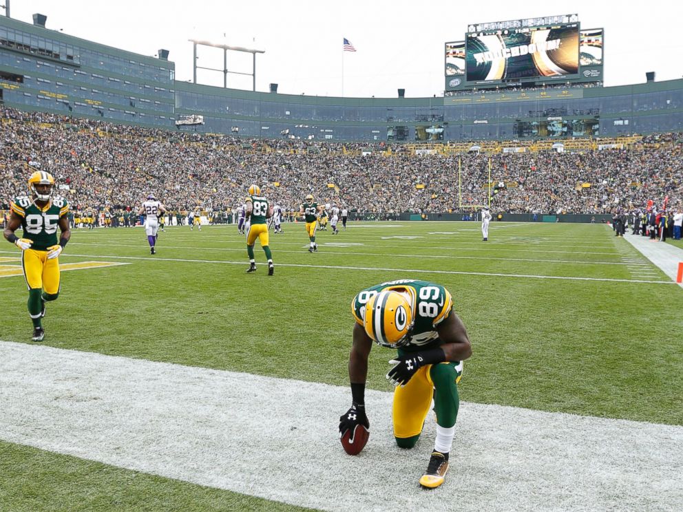 PHOTO: James Jones #89 of the Green Bay Packers kneels to pray after making a touchdown reception against the Minnesota Vikings during the game at Lambeau Field, Dec. 2, 2012, in Green Bay, Wis.