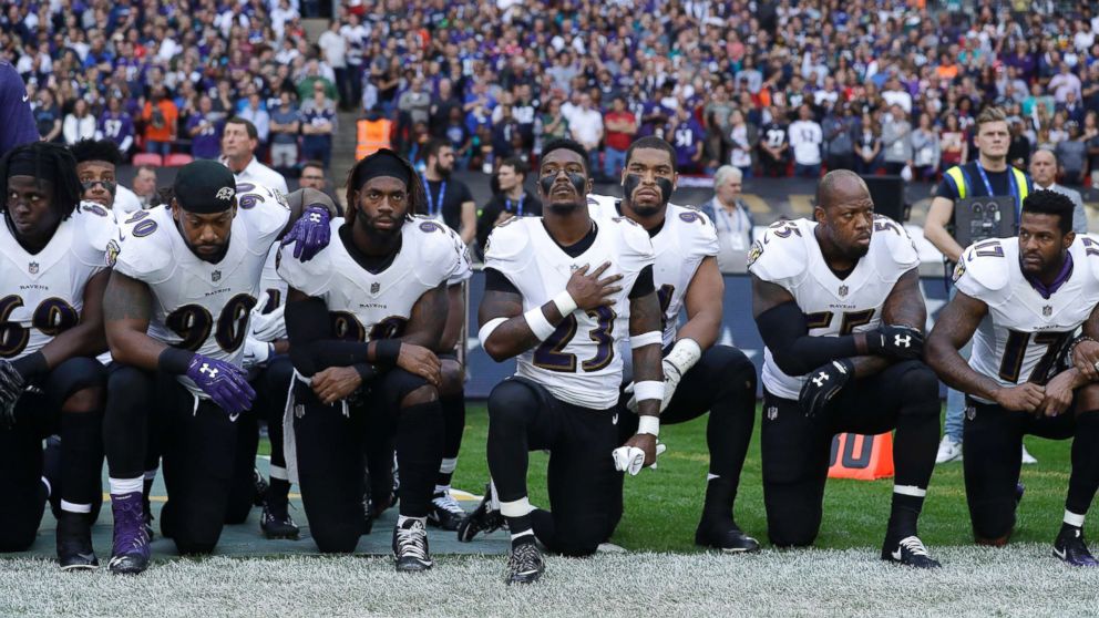 Green Bay Packers, Chicago Bears, fans lock arms during national anthem  before NFL game - ABC7 Chicago