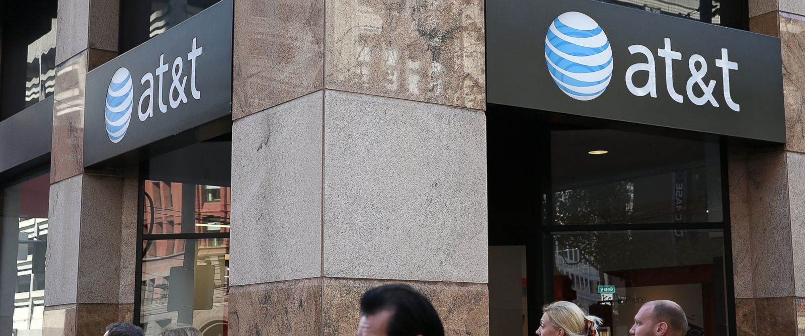 FTC Alleges AT&T Slowed Speeds for Unlimited Data Customers - ABC News
