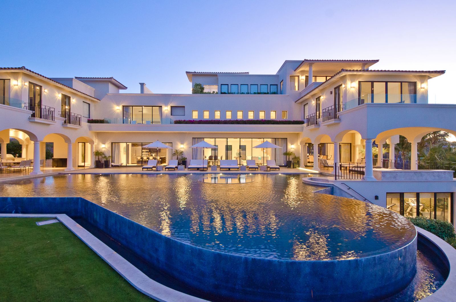 Infinity Pools And Luxury Home Exteriors