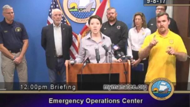 man-incorrectly-interprets-sign-language-during-manatee-county