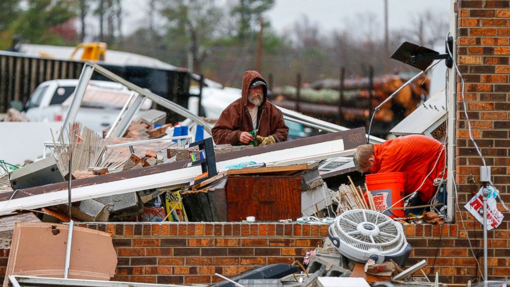 5 Dead, 7 Injured After Tornadoes in Alabama, Tennessee