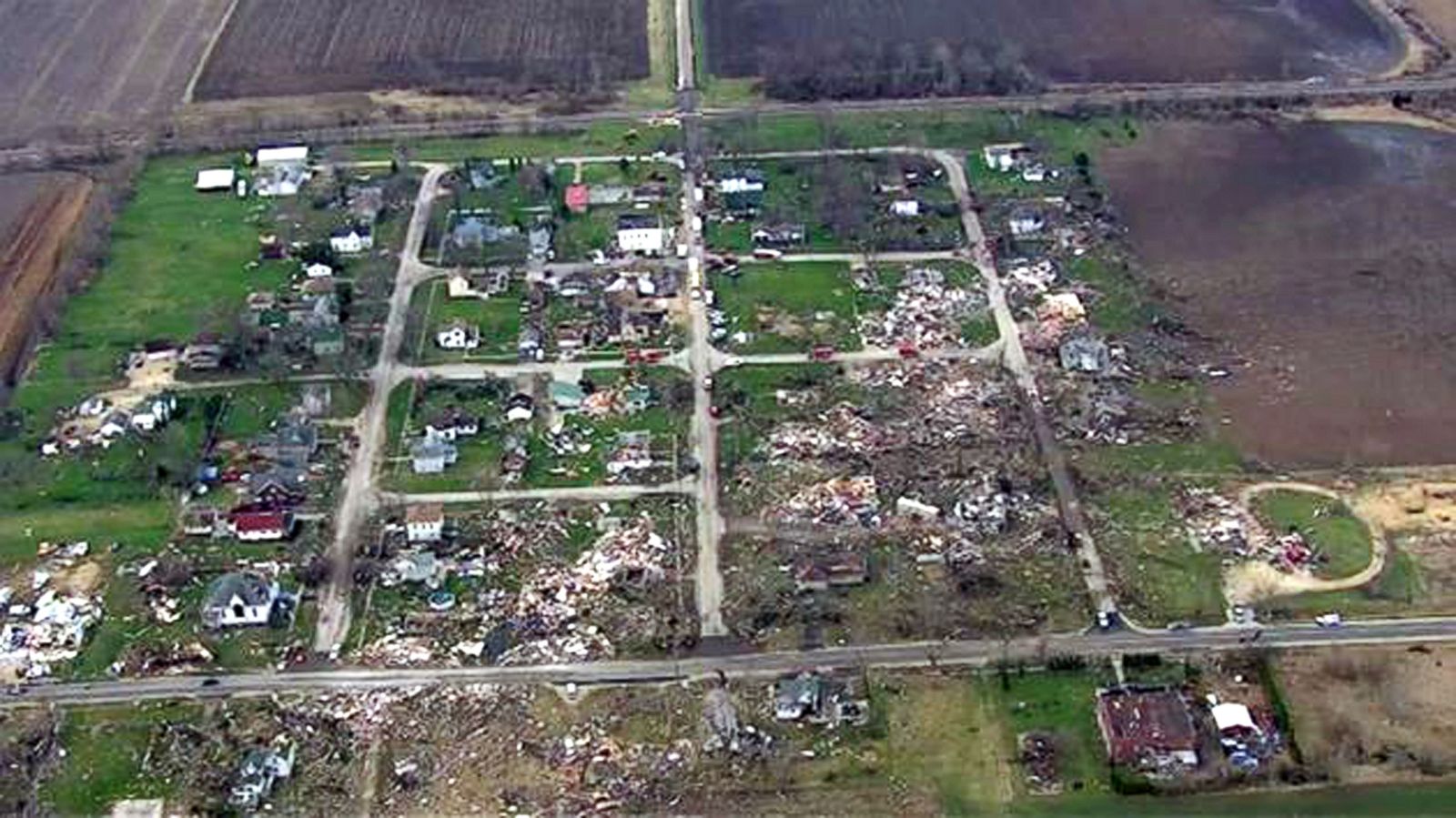 Illinois Tornado Flattens Tiny Town, Kills at Least 1 Photos | Image #9 ...