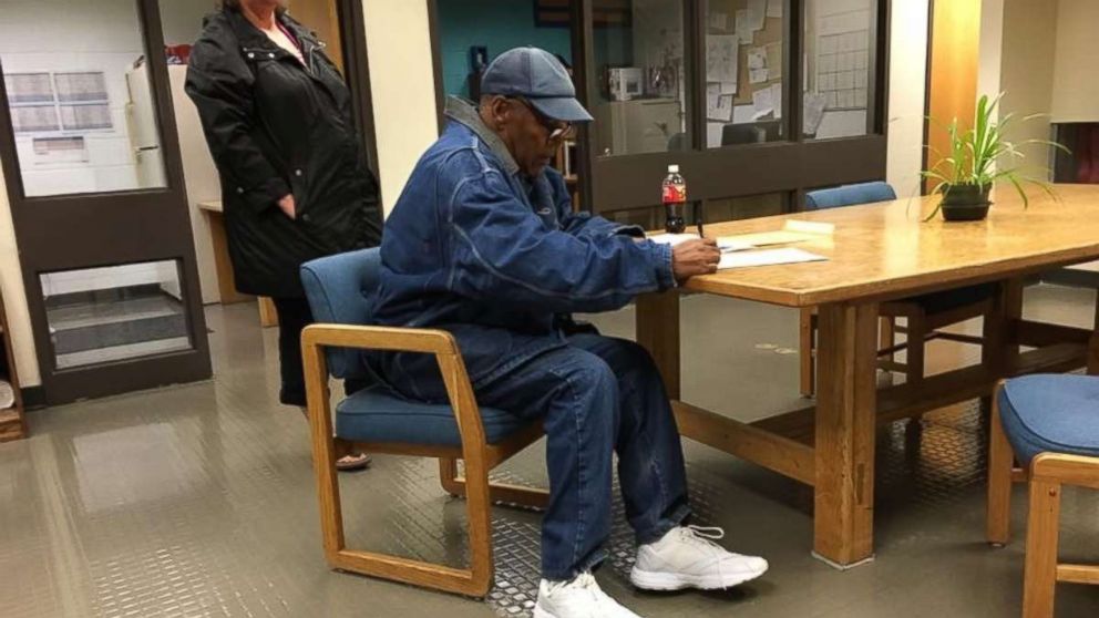 OJ Simpson returns to Las Vegas after release from prison