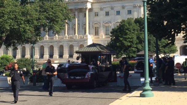 Car Crashes Into Barricade At Us Capitol Building Abc7 Los Angeles