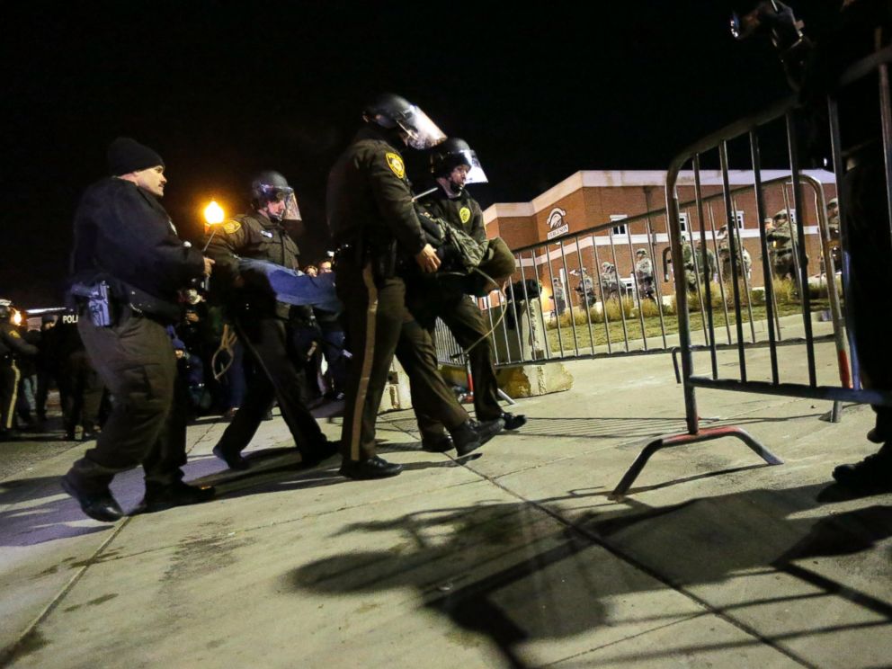 Police Fire Tear Gas at Protesters Amid Renewed Ferguson Unrest - ABC News
