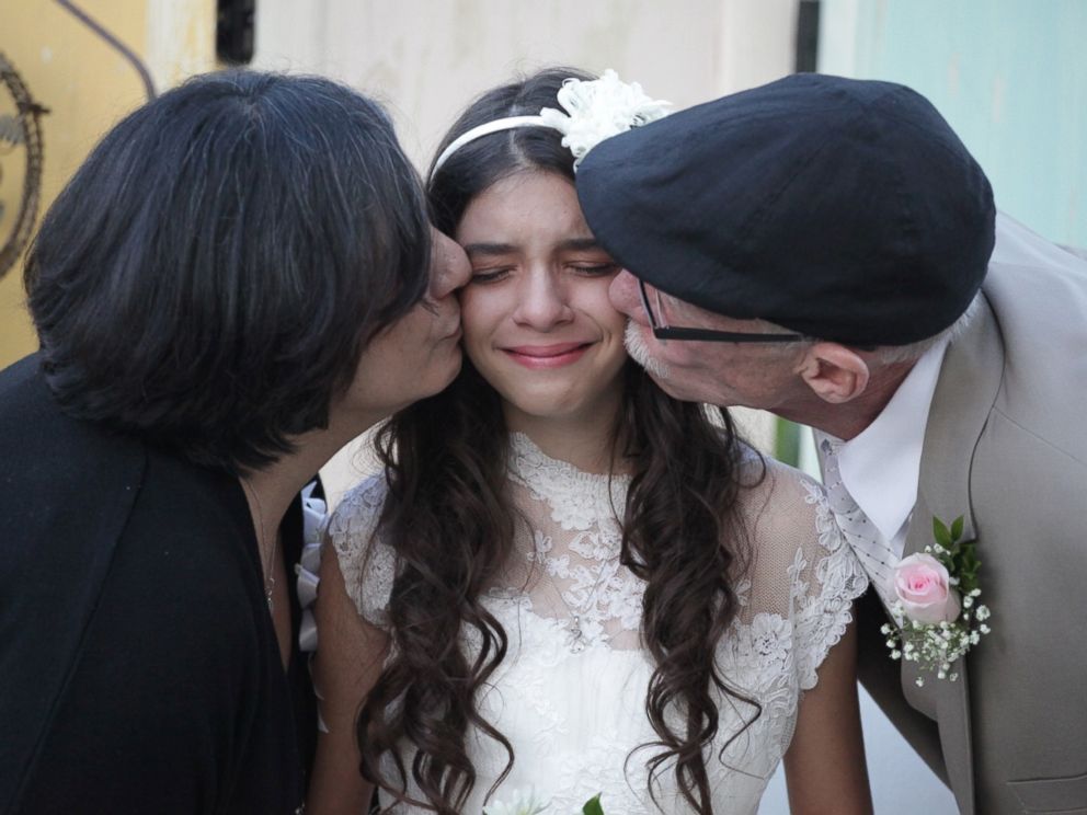 PHOTO: Photographer Lindsay Villatoro staged a mock wedding for Jim Zetz and his daughter, Josie, after hearing about Jims terminal illness. 