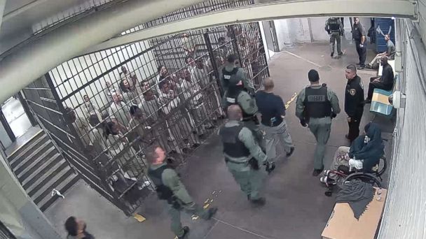 Inmates Cheer For Suspected Chicago Cop Killer, Video Shows - Abc11 