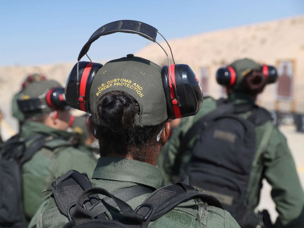 PHOTOGRAPHY: Students from the US Border Patrol UU They participate in a weapons training class at the US Border Patrol Academy. UU On August 3, 2017 in Artesia, New Mexico.